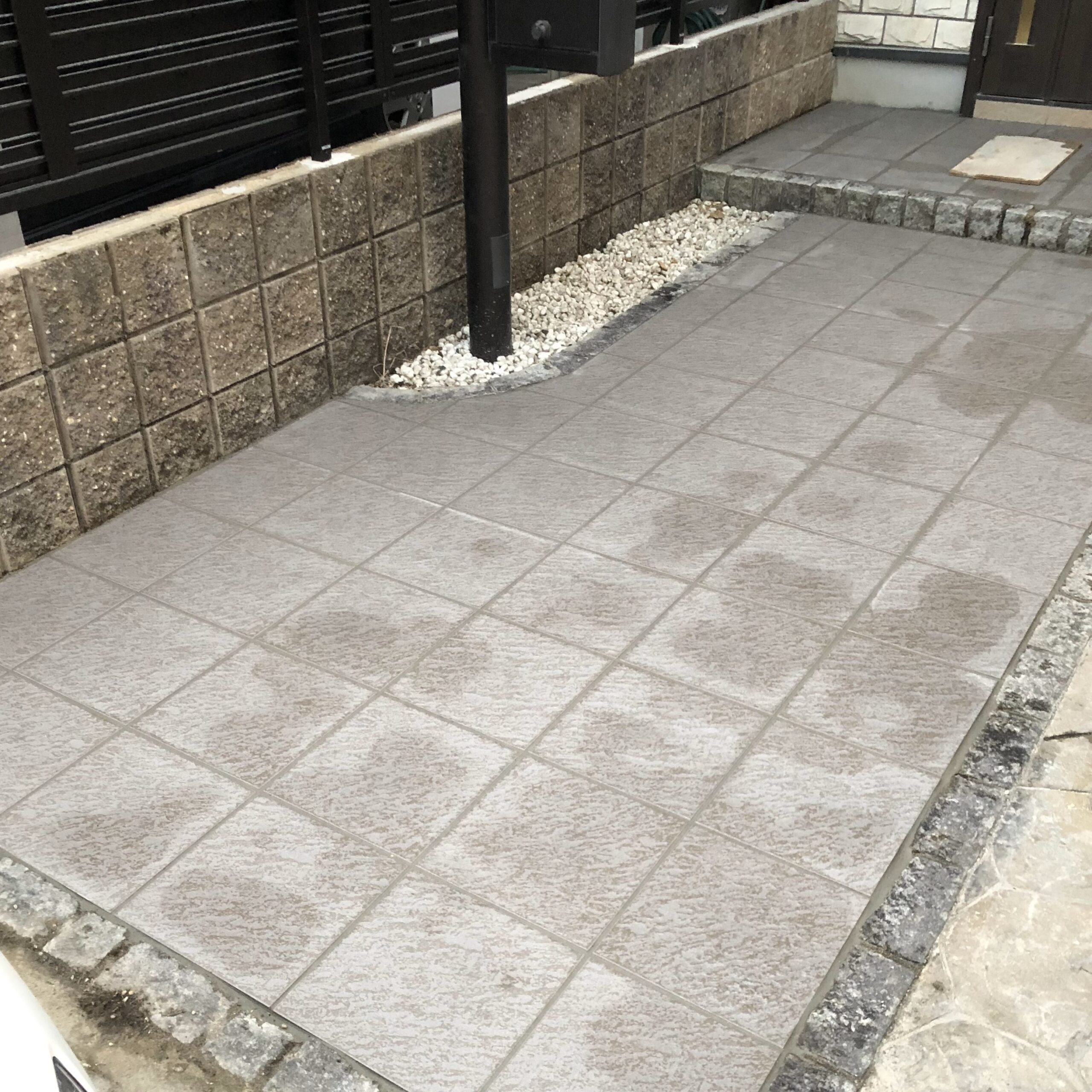 玄関アプローチタイル張替工事
