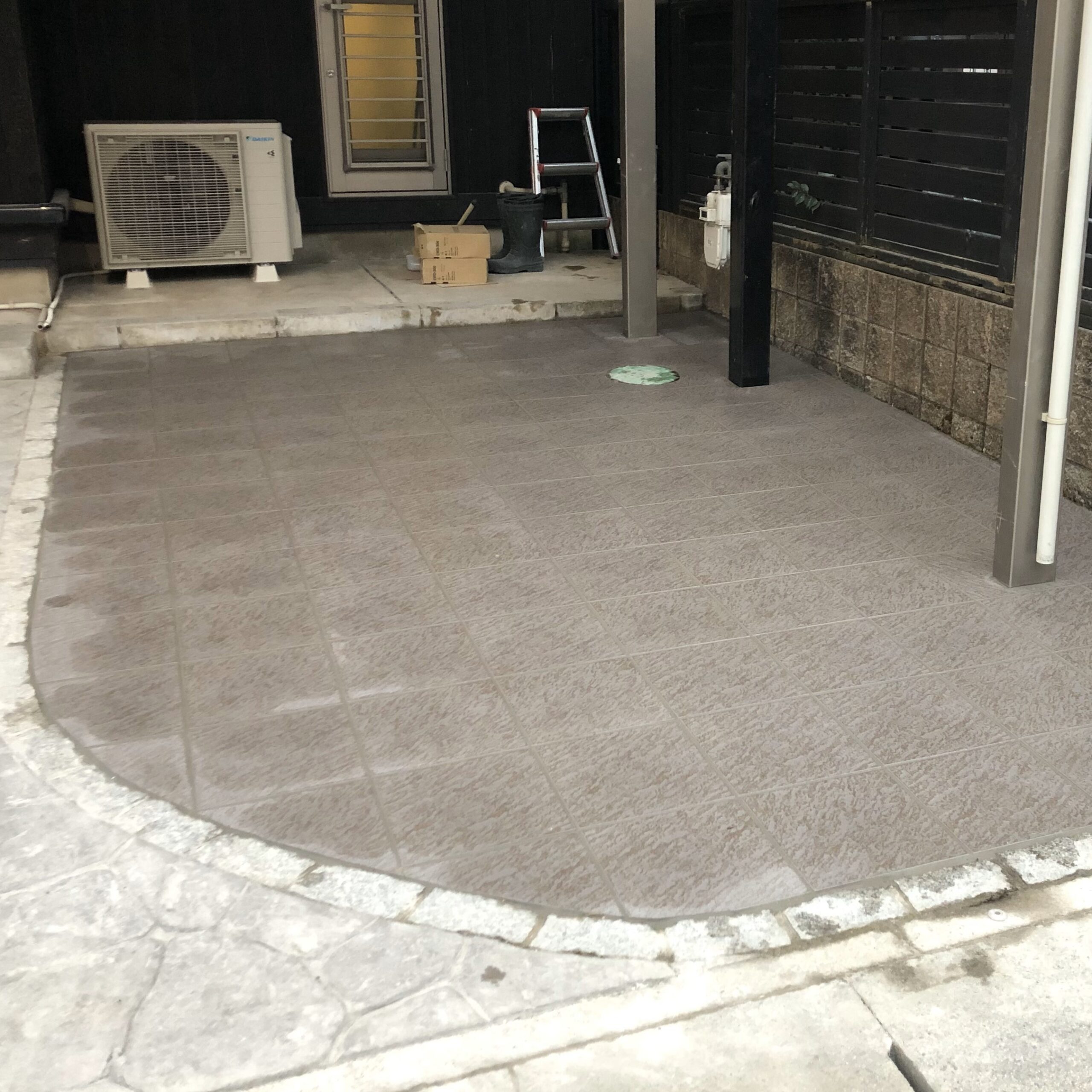 駐車場タイル張替工事